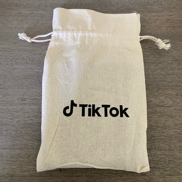 TikTok Branded Wireless Charger - Bamboo - Picture 4 of 4